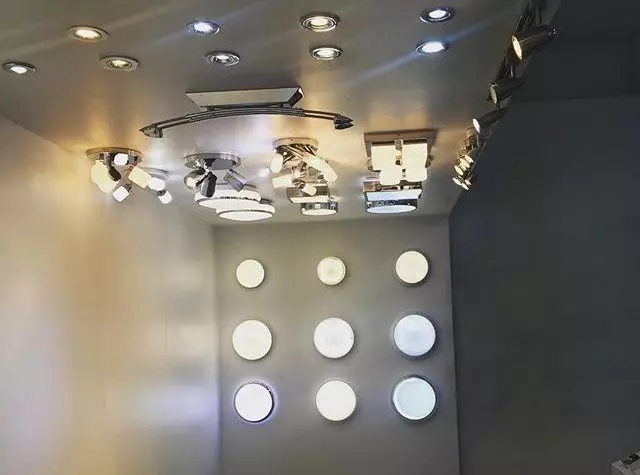 Vodotesné bodkované kúpeľňové lampy
