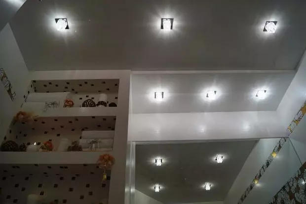Vodotesné bodkované kúpeľňové lampy