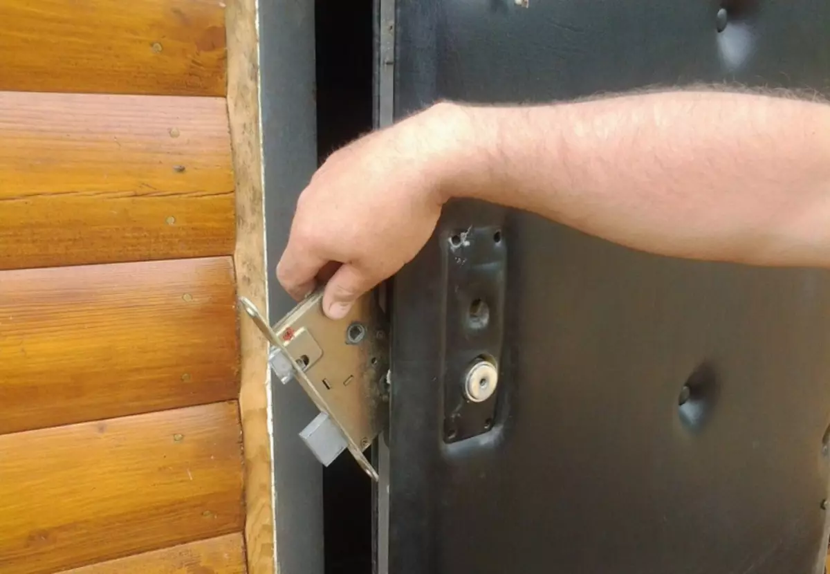 इनलेट धातु के दरवाजे पर कैसल प्रतिस्थापन