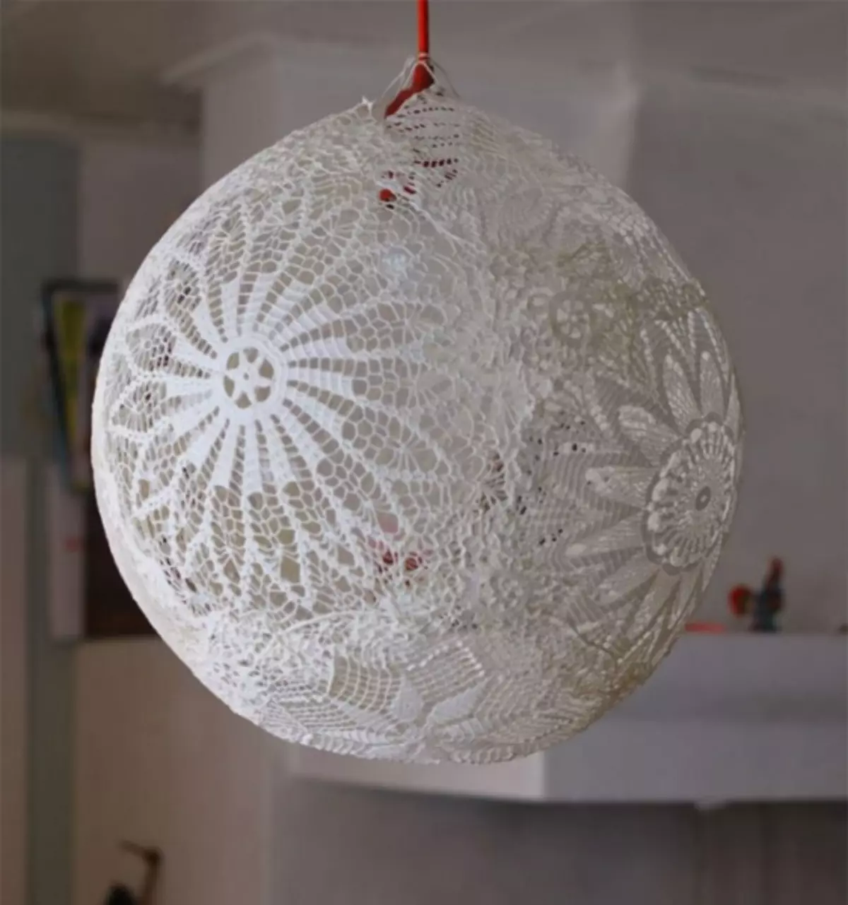 Thread chandelier: Simple instruction with master class and photo