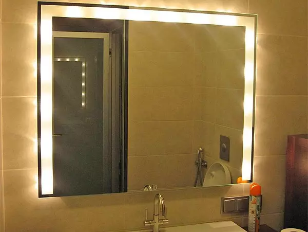 Luminaires pikeun eunteung di kamar mandi