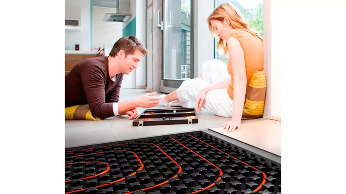 Tikar untuk lantai hangat air: ciri pilihan dan pemasangan