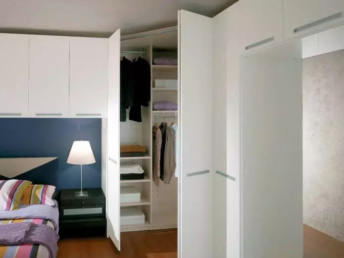 臥室的角櫃：類型，填充，尺寸，設計