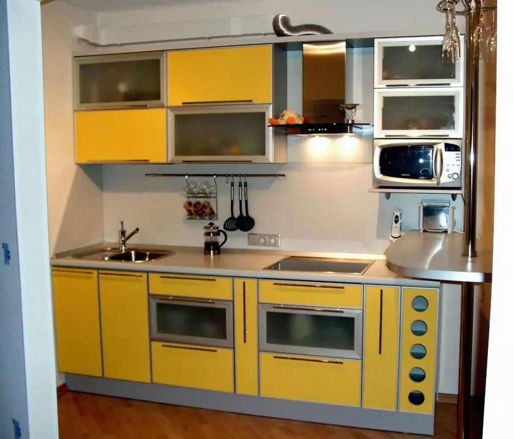 Ինչ տեխնիկա կարող է տեղադրվել խոհանոցի վերին աստիճանում: