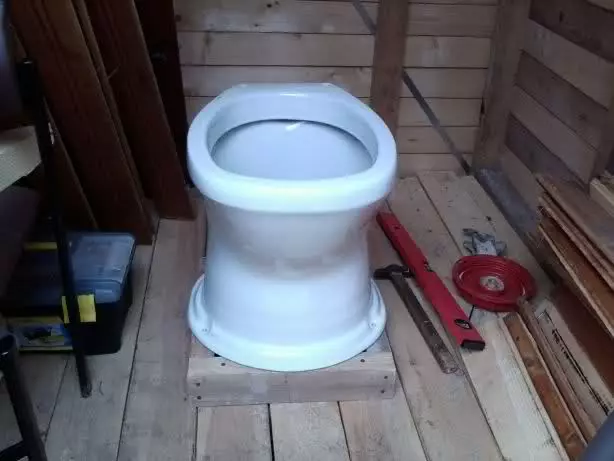Wie man eine Toilette zum Geben erstellt