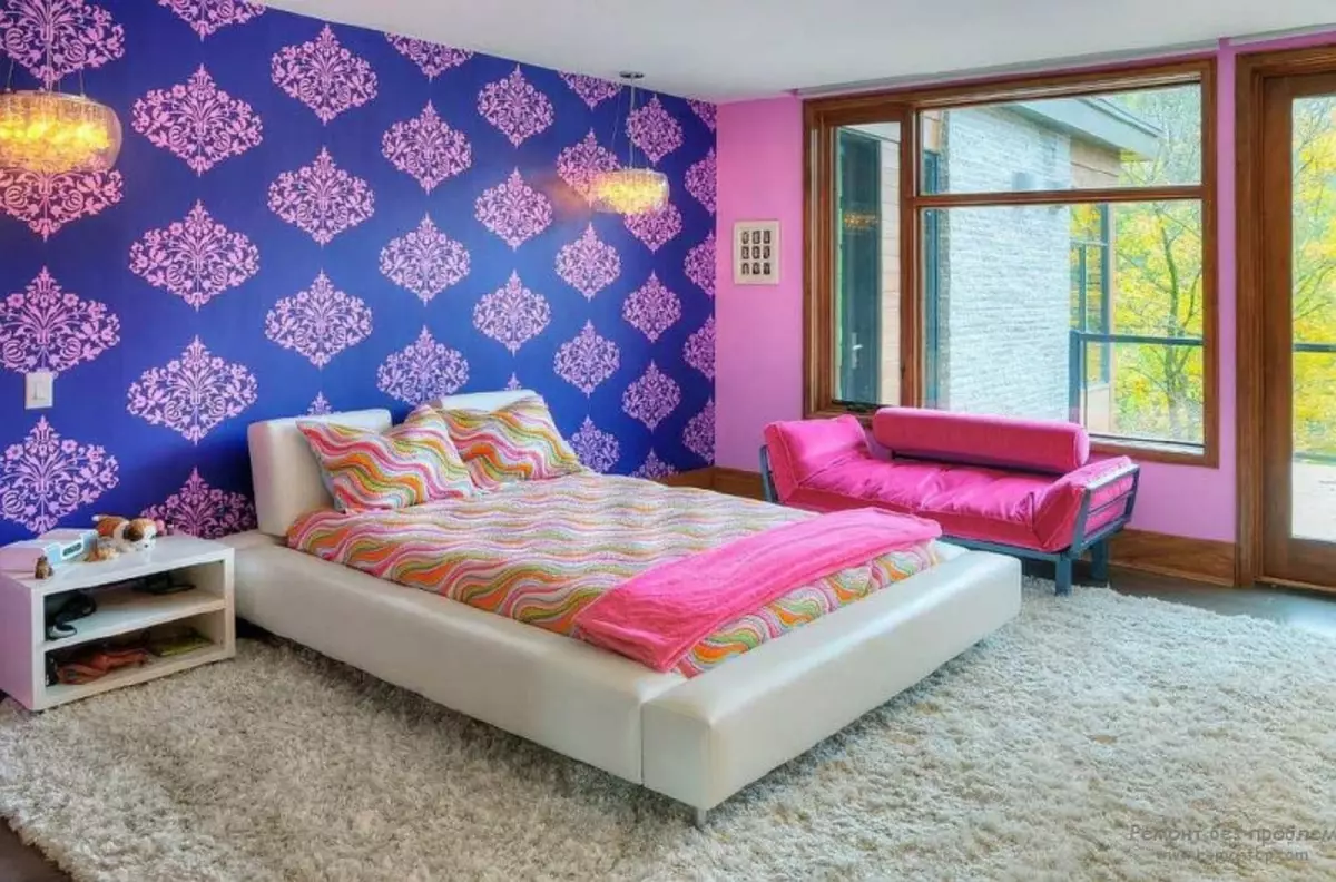 غرفة نوم الداخلية مع نوعين من ورق الحائط: كيفية معاقبة، صور، مزيج، اختيار الألوان، الصحابة، أمثلة لغرفة النوم، تصميم، كيفية الذهاب، الفيديو