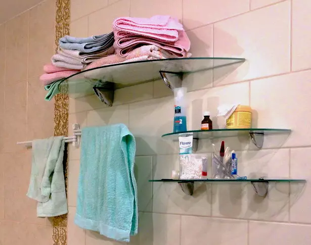 Shelves in the bathroom - optimize space