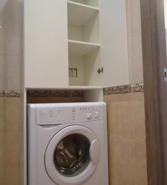 Guarda-roupa para máquina de lavar roupa no banheiro