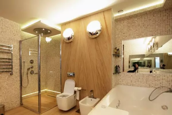 Interiér koupelny v kombinaci s toaletou