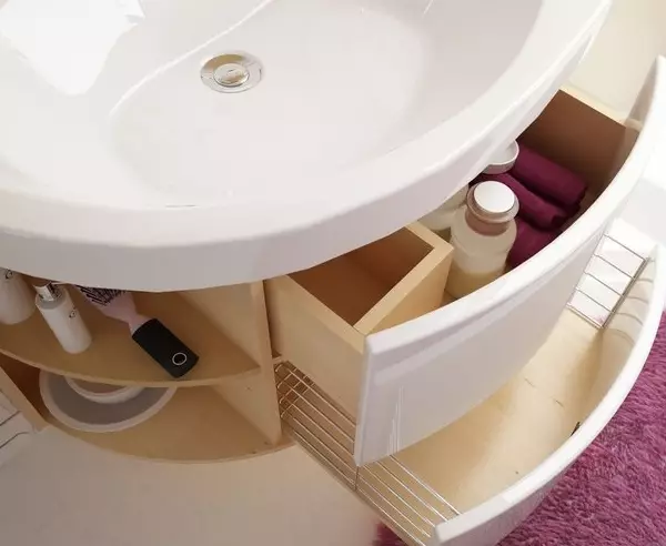 Gabinete de baño con cesta de lavandería