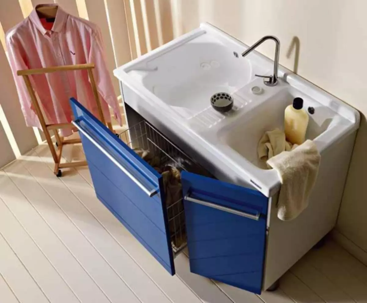 Шкаф за баня с перална кошница