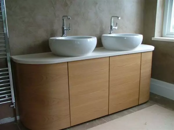 Кабинетот со бања мијалник - практичен и стилски решение