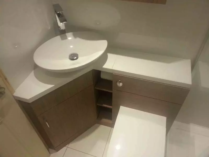 Cabinet avec évier de salle de bain - solution pratique et élégante