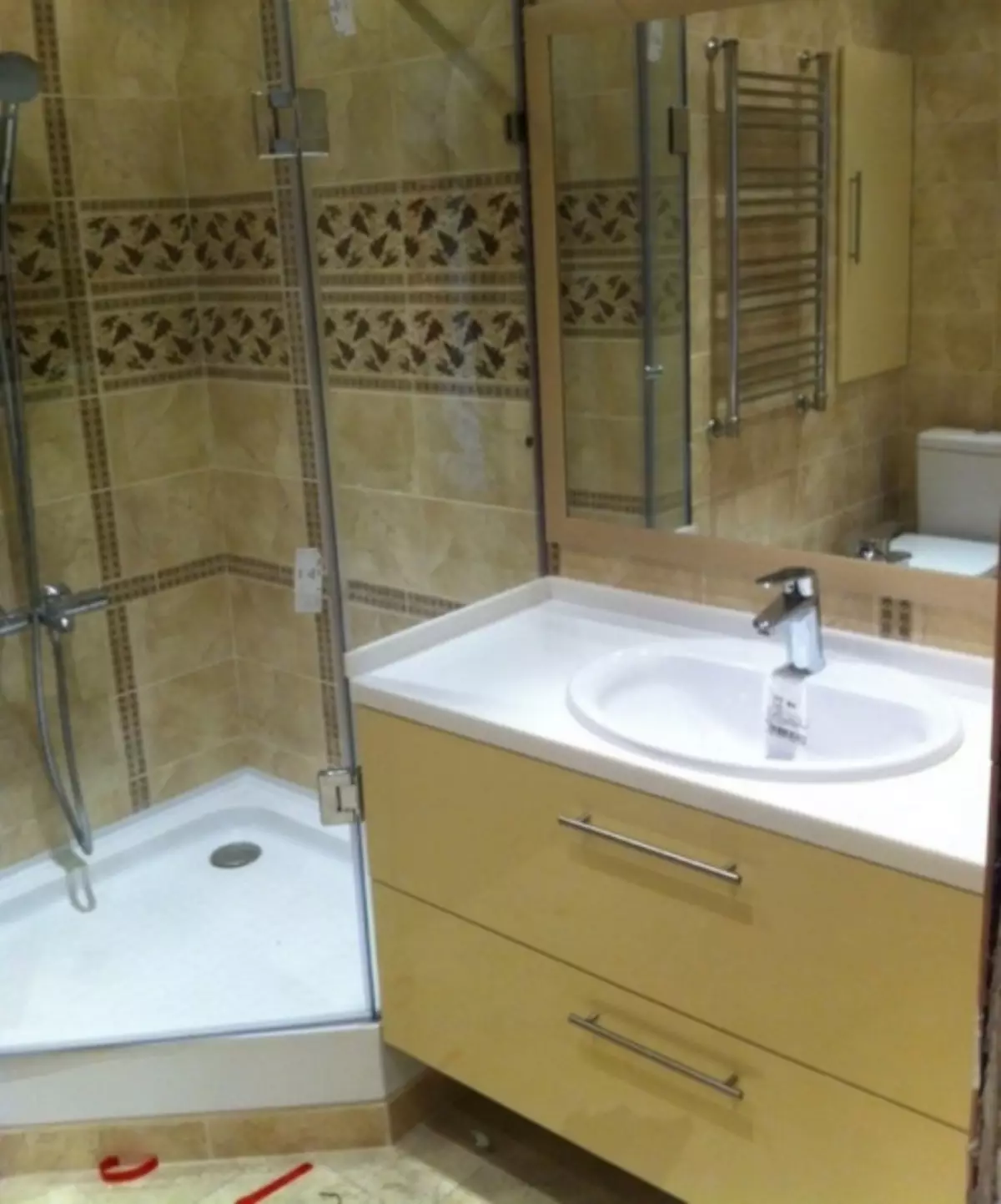 Cabinet avec évier de salle de bain - solution pratique et élégante
