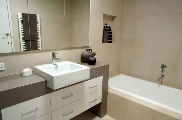 Gabinete com pia do banheiro - solução prática e elegante
