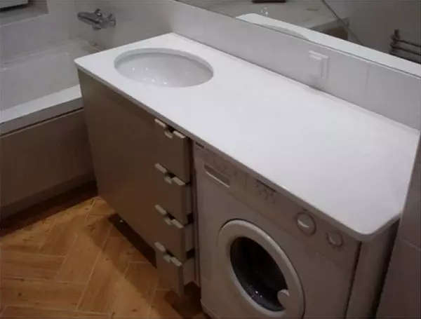 Skåp med handfat under tvättmaskinen