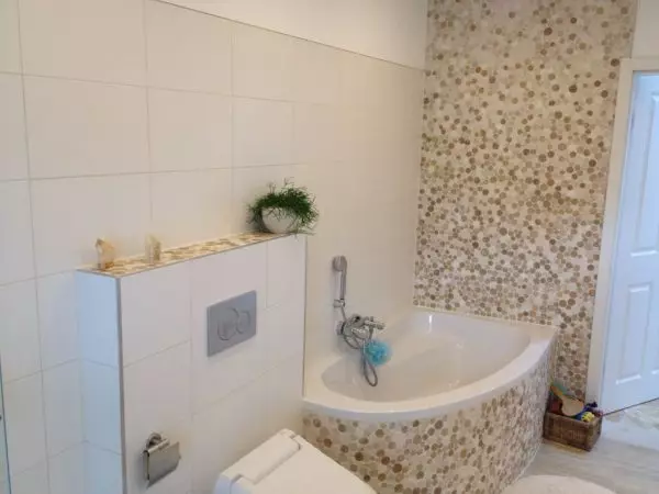 Vannas istabas dizains ar mozaīku - apspriest plusus un mīnusus