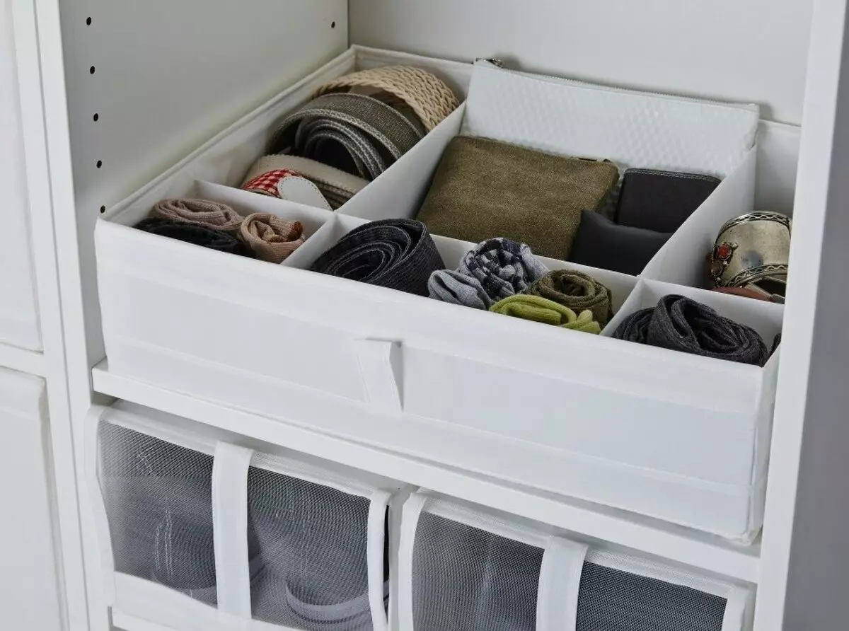 Como organizar o almacenamento de cousas nun apartamento de unha habitación para manter fácilmente a orde?