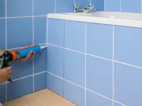 Pemasangan dan mengikat mandi ke dinding melakukannya sendiri