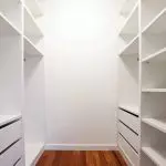 Paano i-on ang storage room sa isang maginhawang wardrobe [6 sariwang ideya]