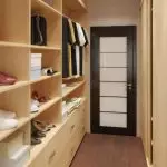 วิธีการเปลี่ยนห้องเก็บของให้เป็นตู้เสื้อผ้าที่สะดวกสบาย [6 แนวคิดใหม่]