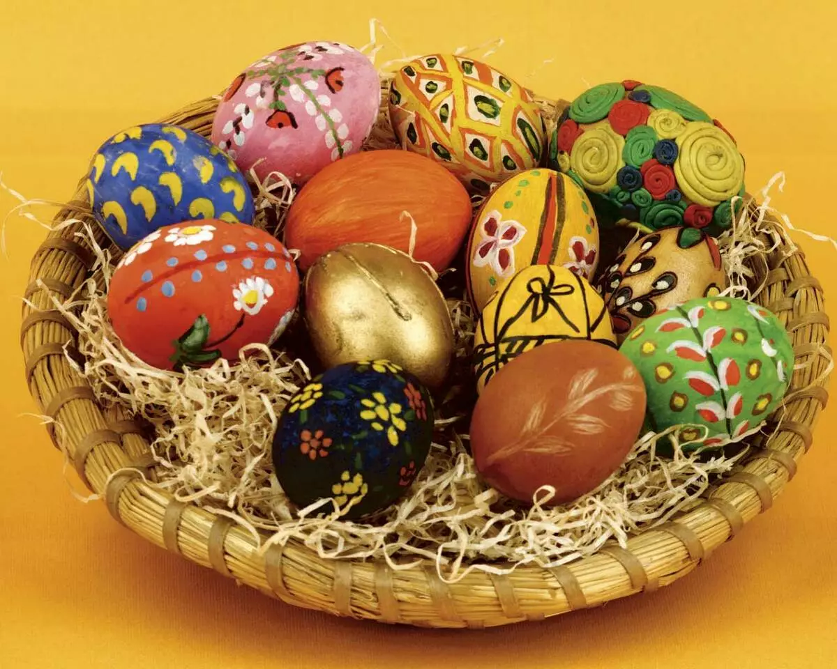 Registrierung des festlichen Tischs für Ostern [Regeln und Traditionen]