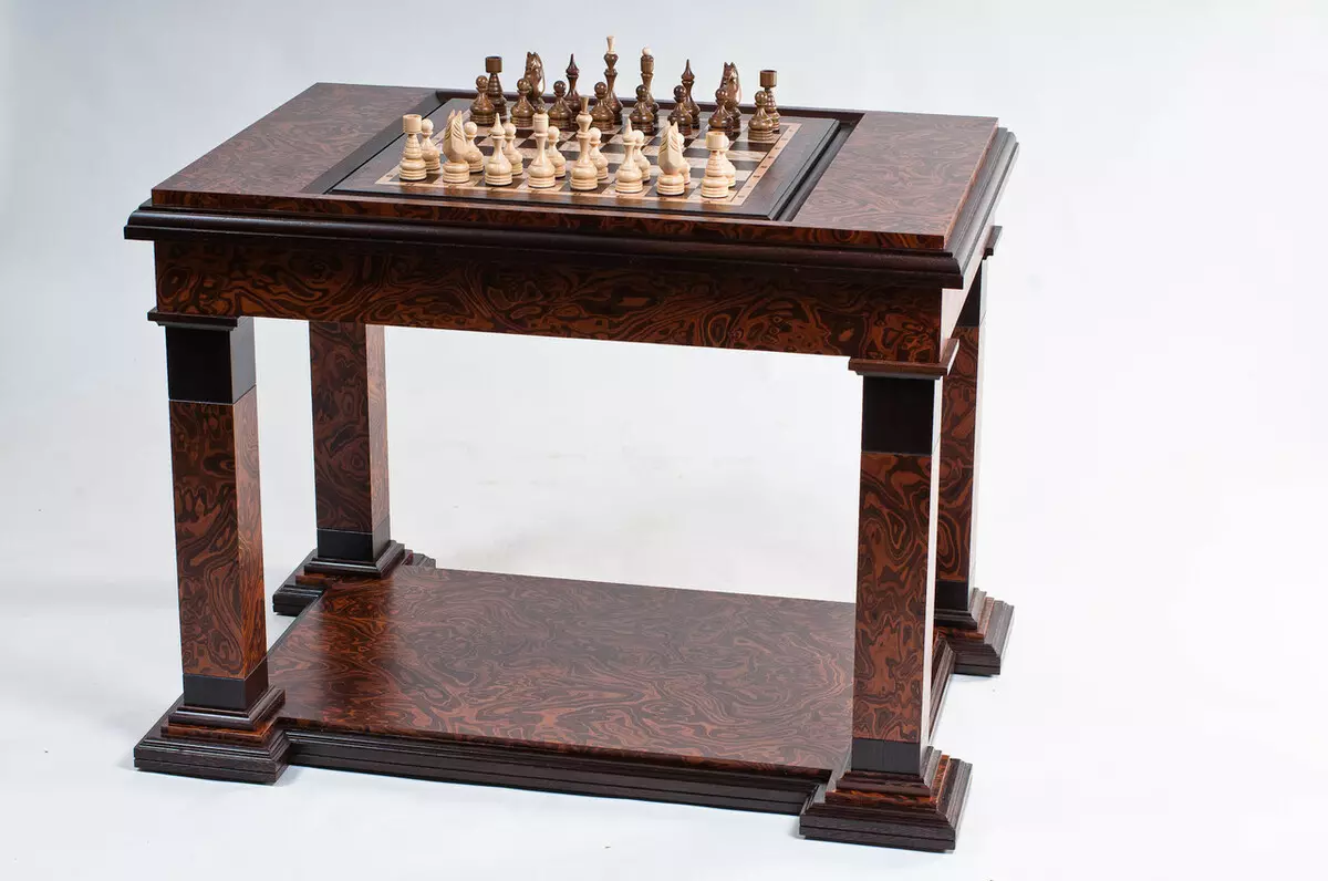 İç kısımda satranç tahtasının yaratıcı kullanımı