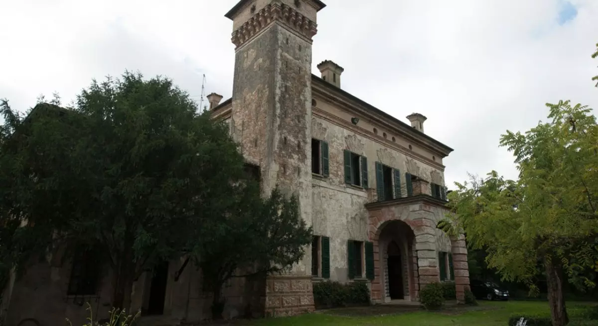 Cikin ciki na Villa daga fim din Oscarone 