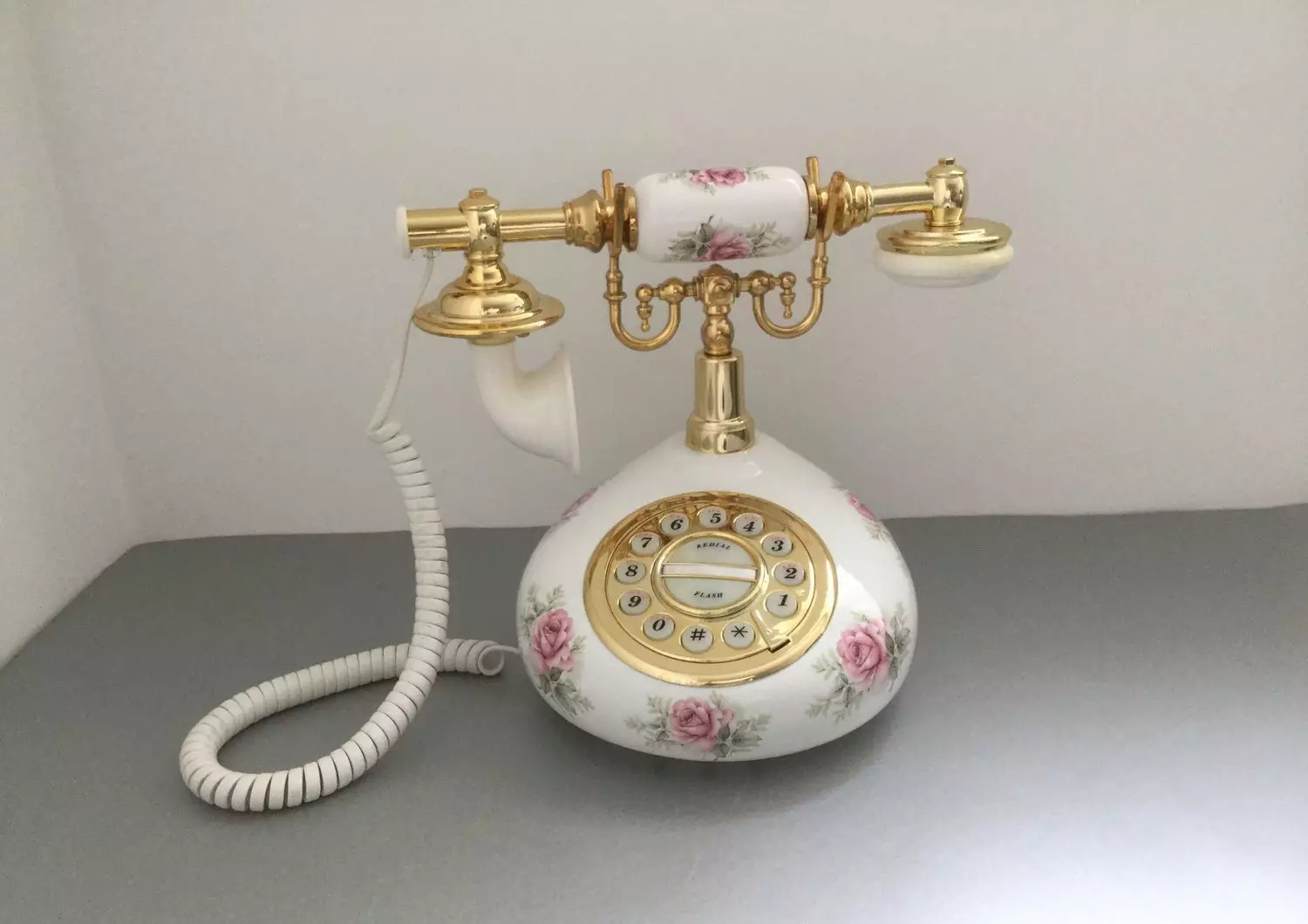 Cara asli pikeun asupkeun telepon landline di pedalaman