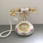 Mënyrat origjinale për të hyrë në një telefon fiks në brendësi