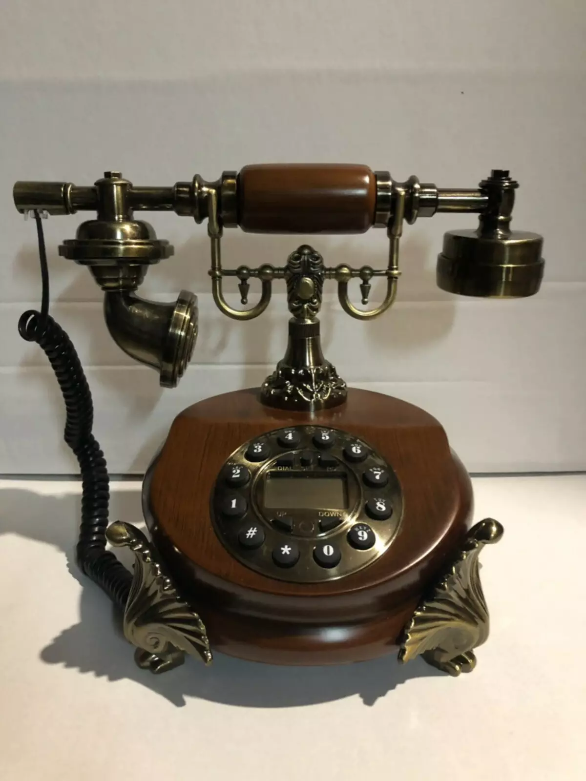 Maneres originals d'introduir un telèfon fix a l'interior