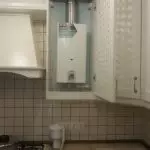 Wie verstecken Sie die Gassäule in der Küche?
