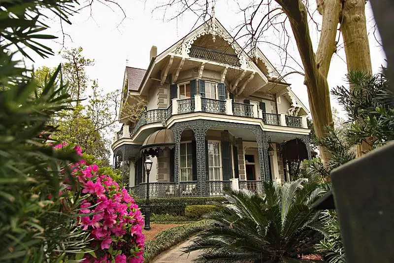 [Visão geral do interior e exterior] Casa Sandra Bullock em estilo vitoriano (Nova Orleans)