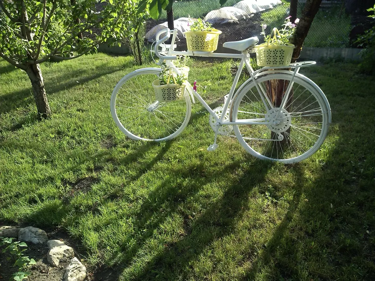 Bicicleta no interior da casa: Como desenhar originalmente desenho