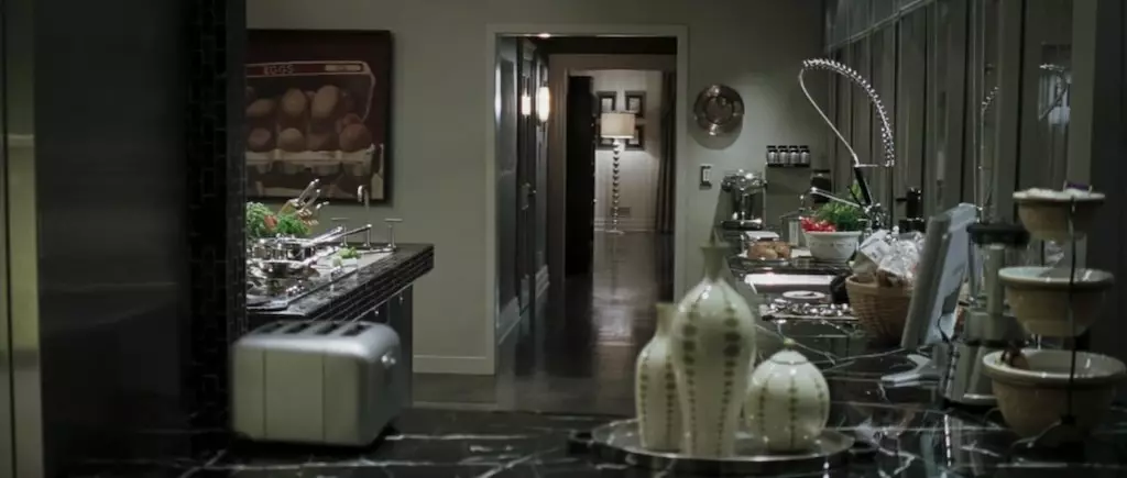 Огляд шикарною кухні з фільму «Містер і місіс Сміт»