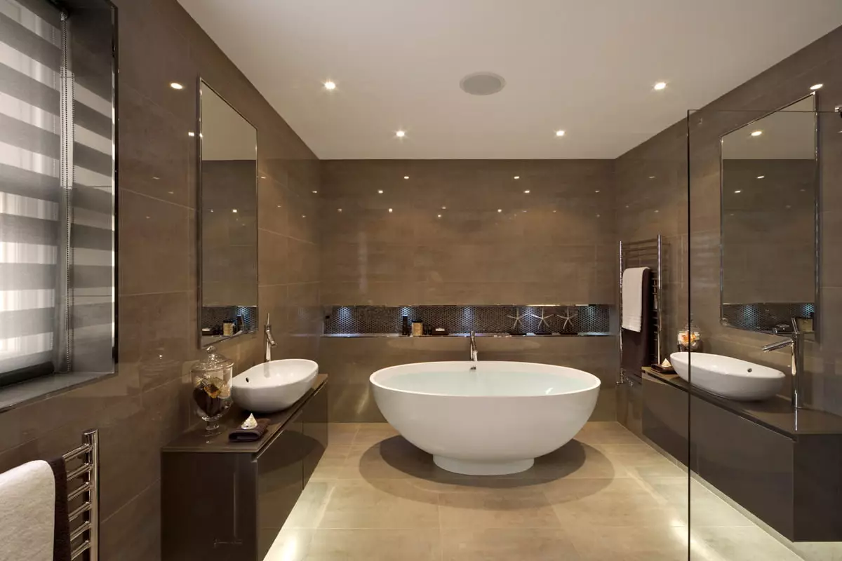 Erori de selecție interioară pentru baie: Cum să nu faceți o cameră miniaturală