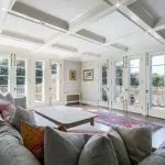 Dvojpodlažný Mansion Ann Hathaway: 423 m2 a 3 milióny dolárov [Exteriér a interiérové ​​recenzie]