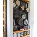 5 راه حل تازه برای ذخیره سازی پان در آشپزخانه