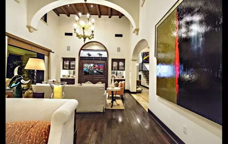 Haus vum Sylvester Stallonen a Kalifornien: Interieur vun 483 Quadratmeter. m (Foto)