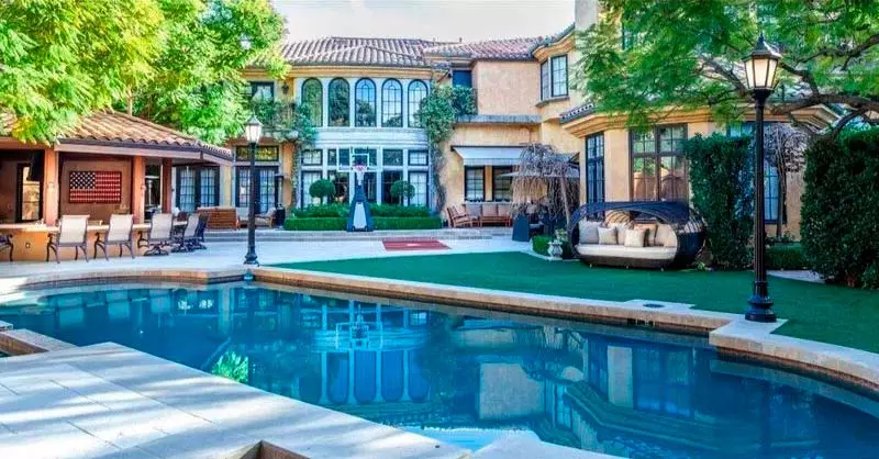 Casa Charlie Anvelope în Los Angeles per milion [Revizuirea interioară]
