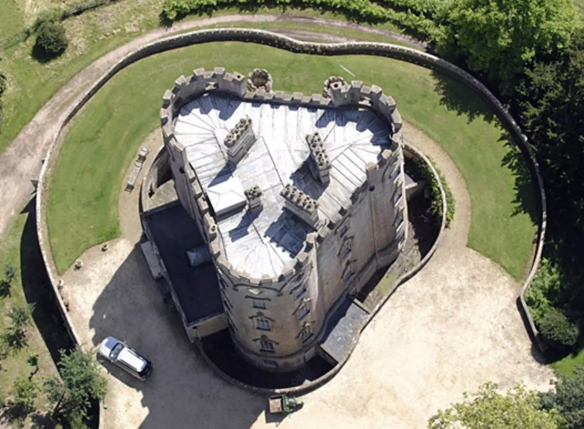 Nicholas Cage Castle: Sulundon nga Desinyo sa Disenyo