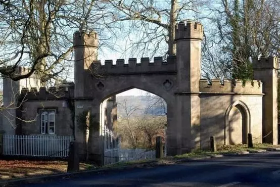 Nicholas Cage Castle: Ideal Royal Design.