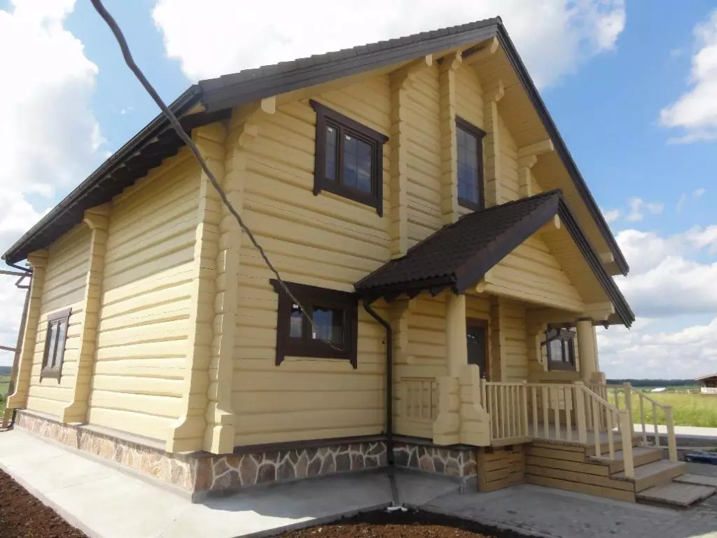 Фарбування дерев'яного фасаду приватного житлового будинку (м Калінінград)