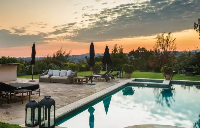 Evin iç Jessica Alba: Hollywood güzelliğinin şık tasarımı