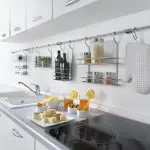 A konyhában tisztítjuk a konyhában: Hogyan szabadíthatjuk meg a helyet két fiókban
