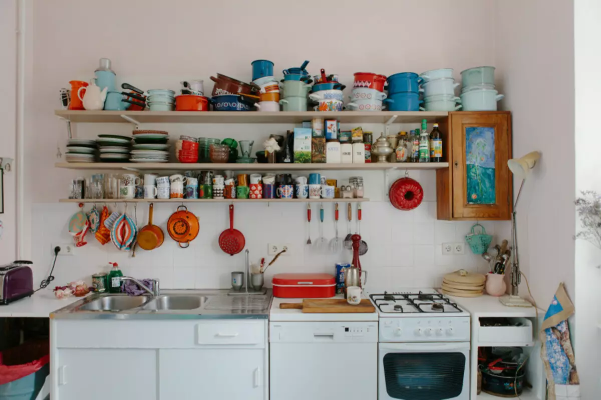ما در آشپزخانه تمیز نیستیم: چگونه فضای را در دو حساب آزاد کنیم
