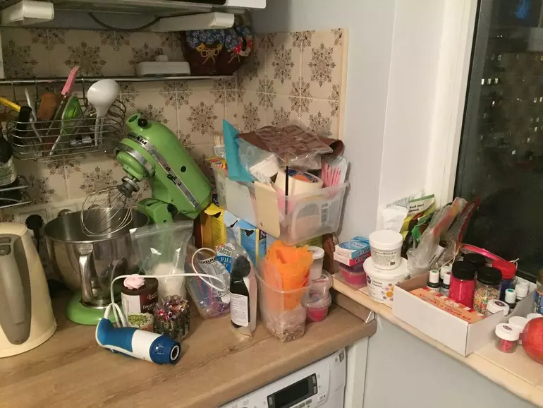 Nós limpamos na cozinha desnecessário: como libertar o espaço em duas contas