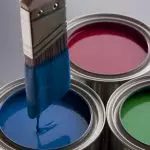 塗上兩種顏色的壁紙時主要錯誤。