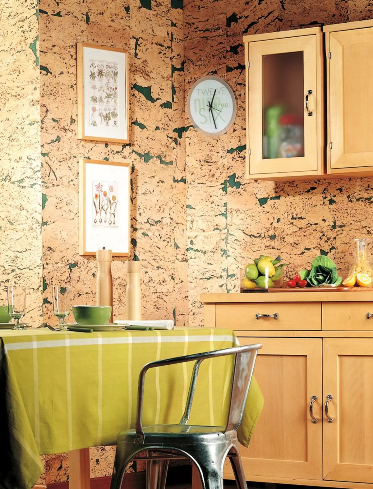 Какое покрытие лучше для кухни. Отделка кухонных стен. Отделка стен на кухне. Декор стены на кухне. Пробковое покрытие для стен.