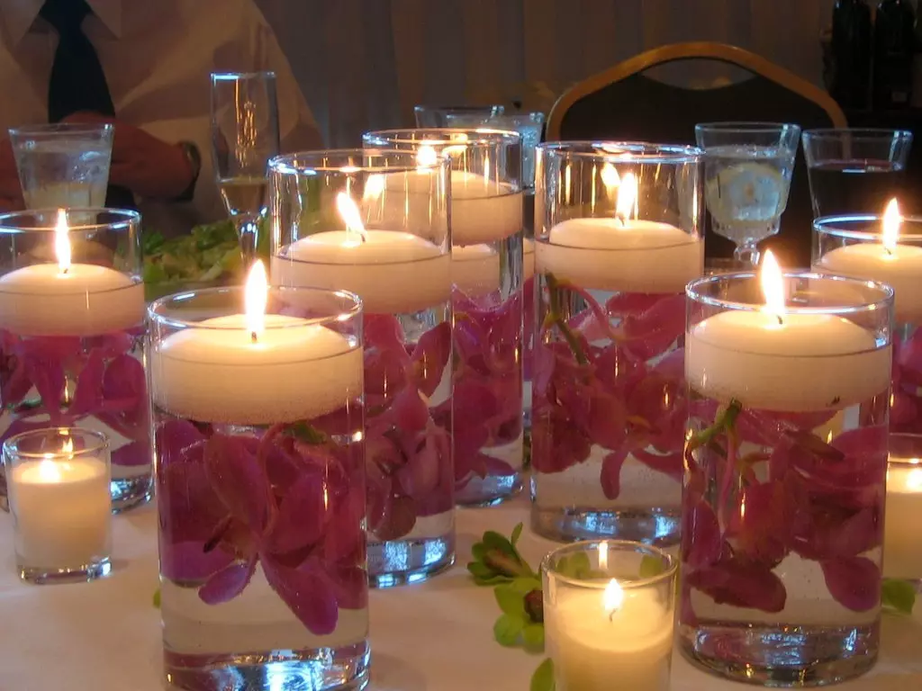 Kako lahko sveče preoblikujejo notranjost: možnosti uporabe